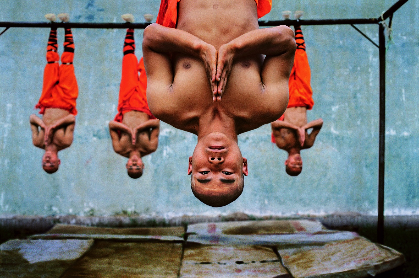 Shaolin-munkkeja Hunanissa, Kiinassa 2004. Kuva: Steve McCurry.