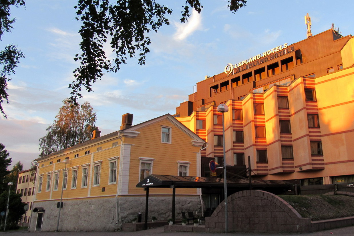 Uusvanha pari: Lapland Hotel Oulu ja Ynninkulma.